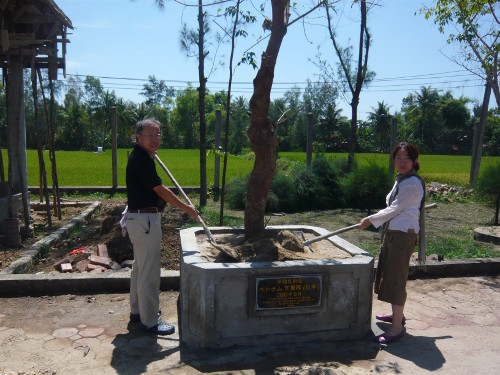 平和を祈る：ベトナム支援隊の植樹